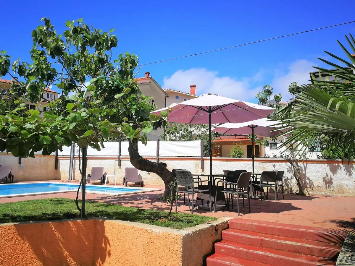 Apartments Bilic With Garden & Swimming Pool - 50M From The Beach Croatia