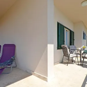 https://apartment-mar-deluxe.hotels-in-trogir.com