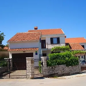 https://apartments-ivan-41.pula-hotels.org