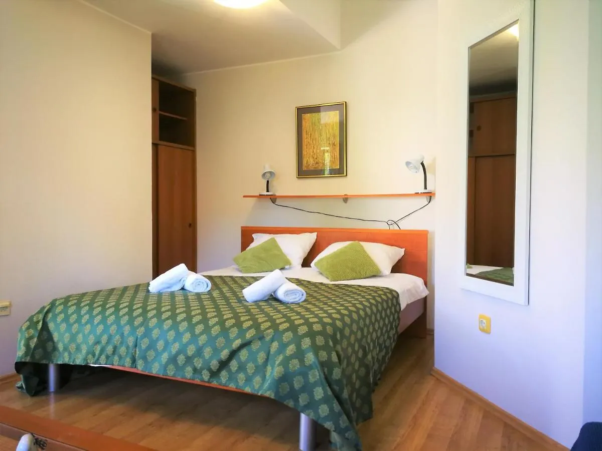 Apartments Bilic With Garden & Swimming Pool - 50M From The Beach Pjescana Uvala