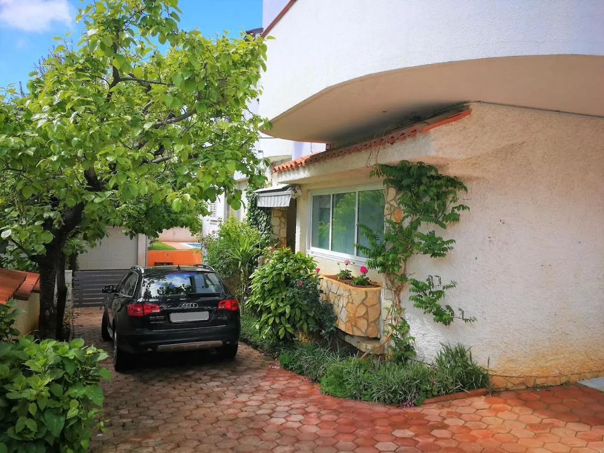 Apartments Bilic With Garden & Swimming Pool - 50M From The Beach Pjescana Uvala Croatia