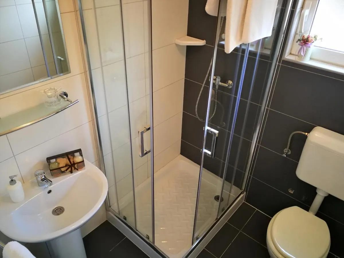 Apartments Bilic With Garden & Swimming Pool - 50M From The Beach Pjescana Uvala Croatia