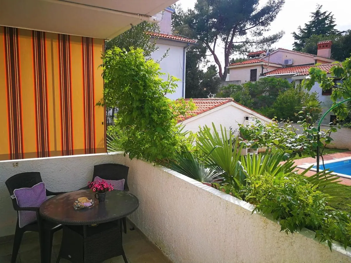 Apartments Bilic With Garden & Swimming Pool - 50M From The Beach Pjescana Uvala