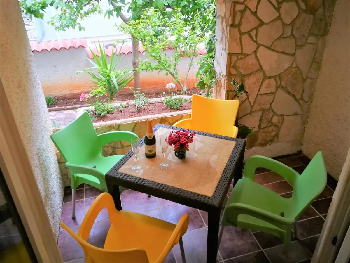 Apartments Bilic With Garden & Swimming Pool - 50M From The Beach Pjescana Uvala
