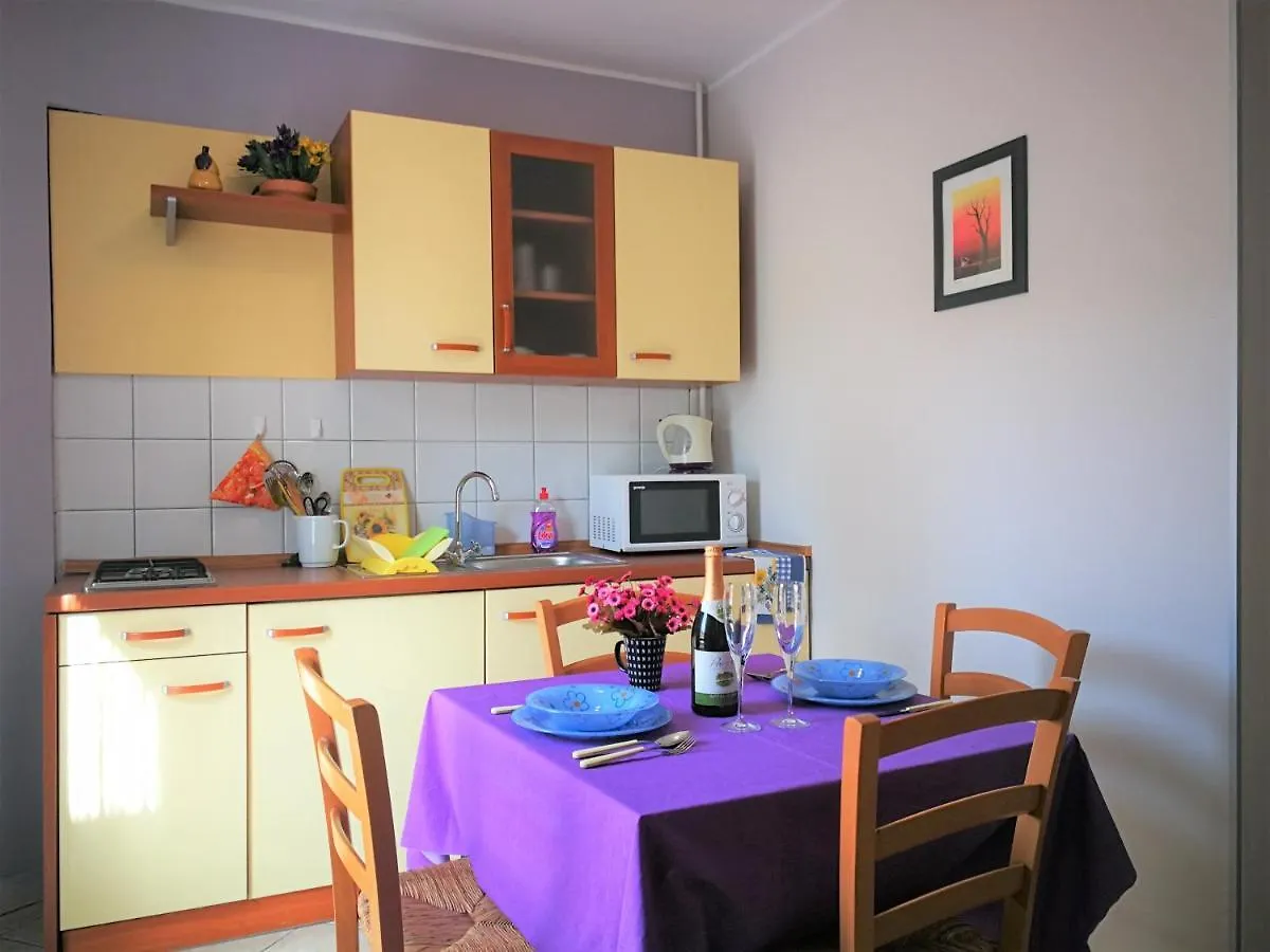 Apartments Bilic With Garden & Swimming Pool - 50M From The Beach Pjescana Uvala